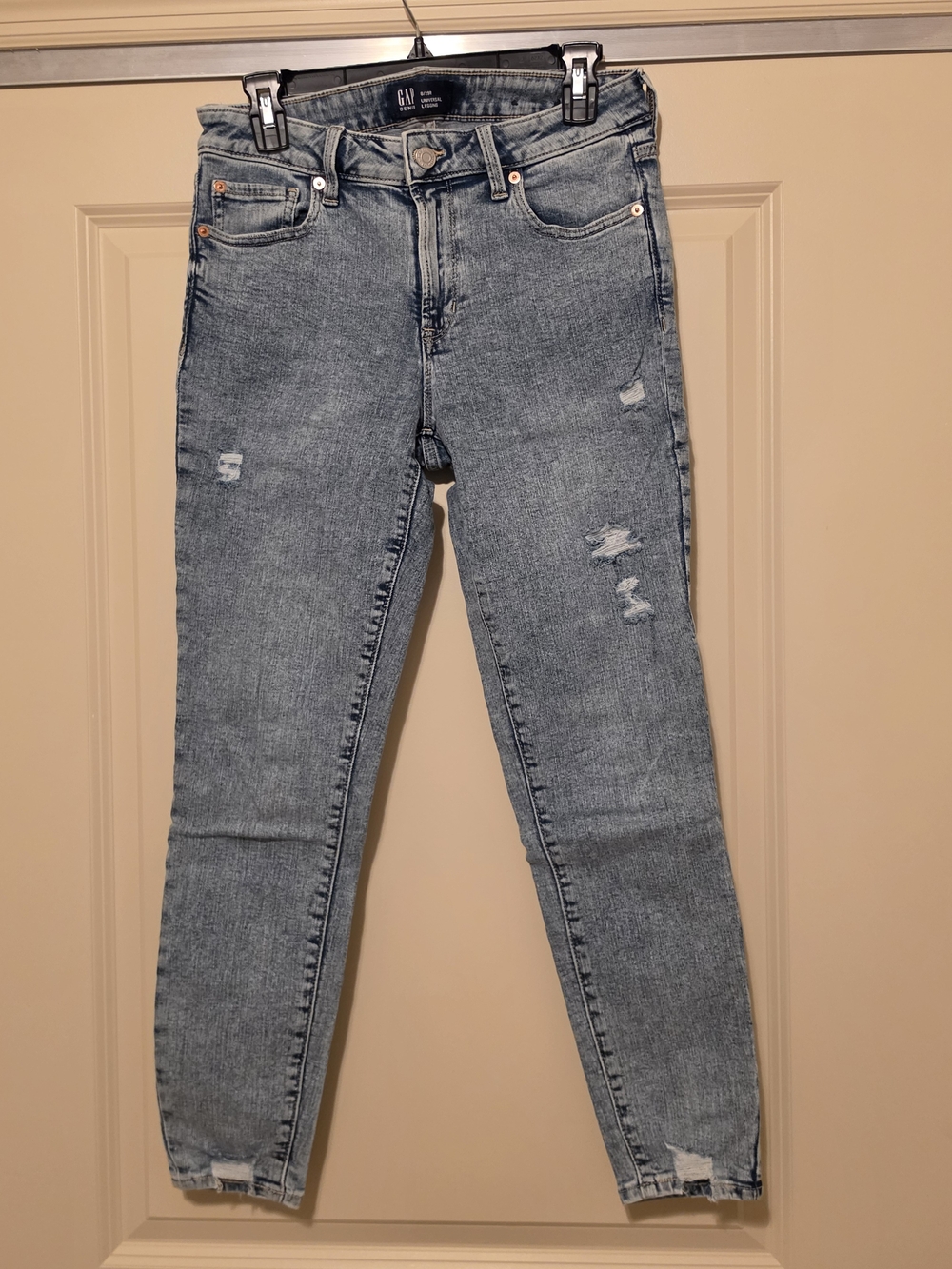 GAP Women’s Skinny Jeans in Light Blue Wash with Distressed Details